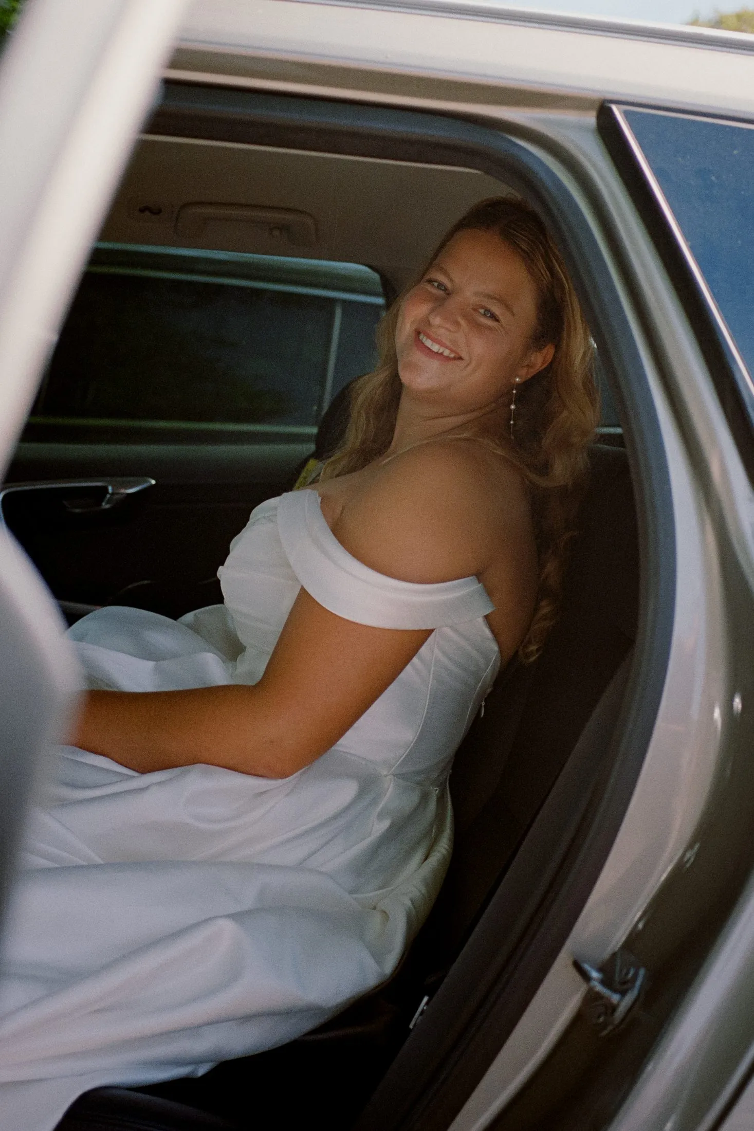Lisa bereitet sich auf die Hochzeit vor.