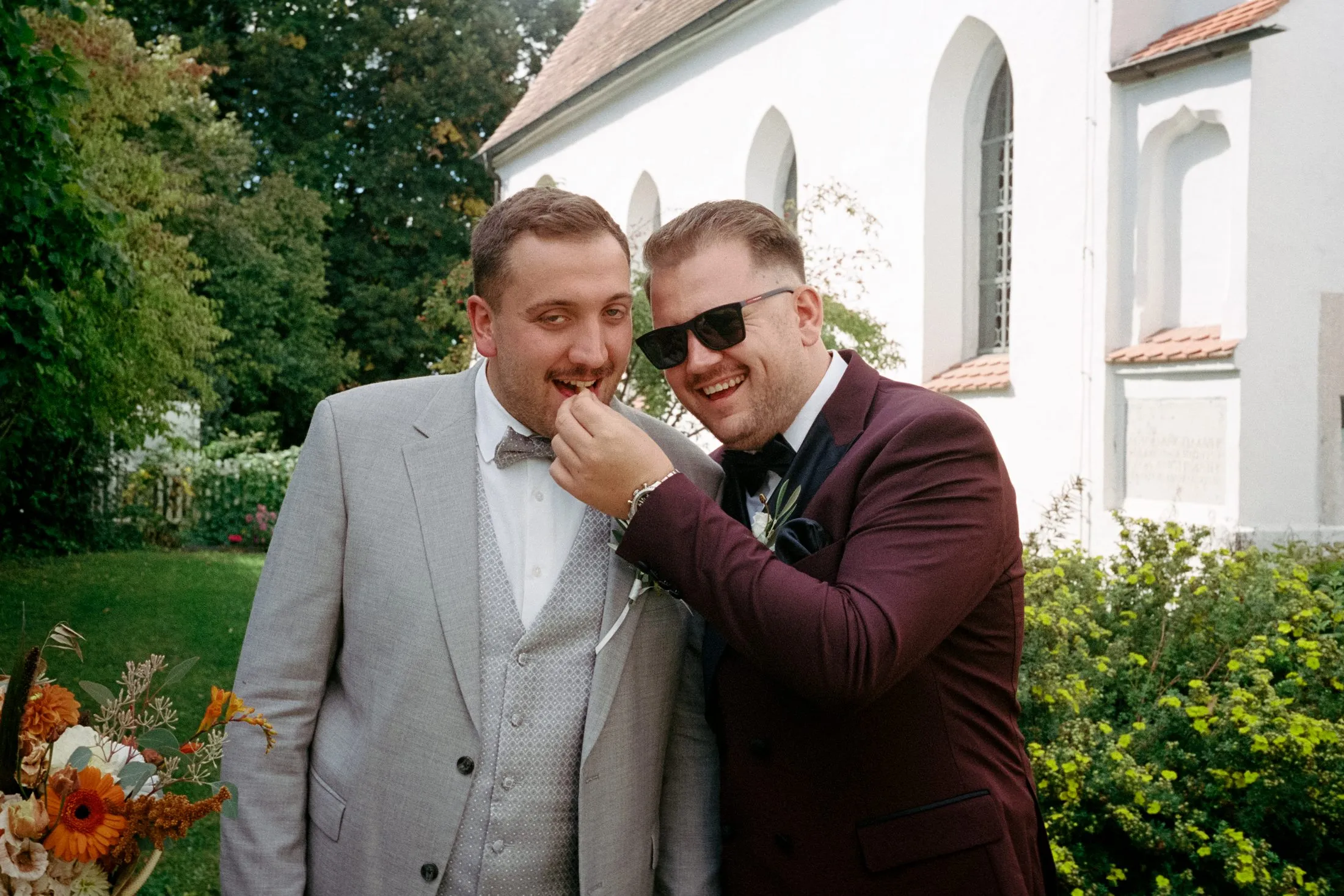 Ein Begegnungsmoment bei Lisa und Martins Hochzeit.