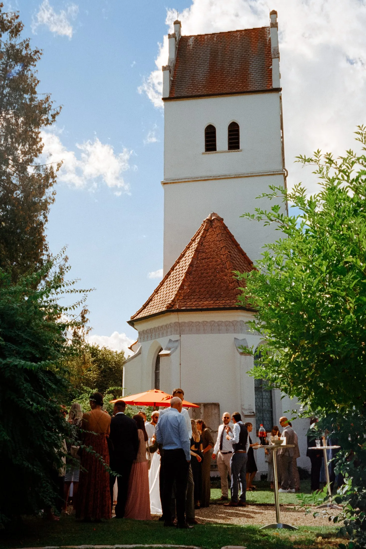 Außenansicht der Kirche in Reutti.