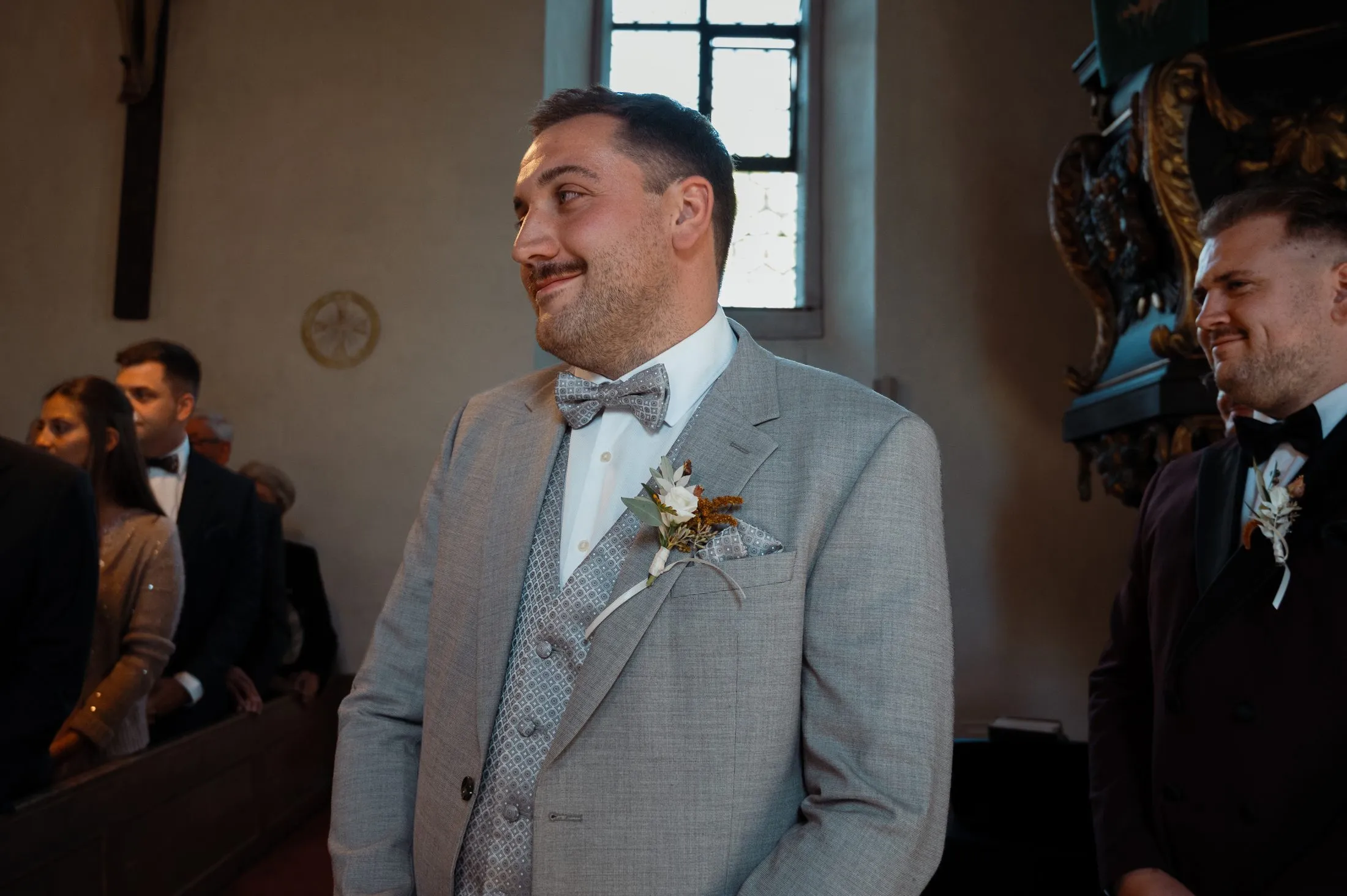 Blick in die Kirche während Lisa und Martins Trauung.