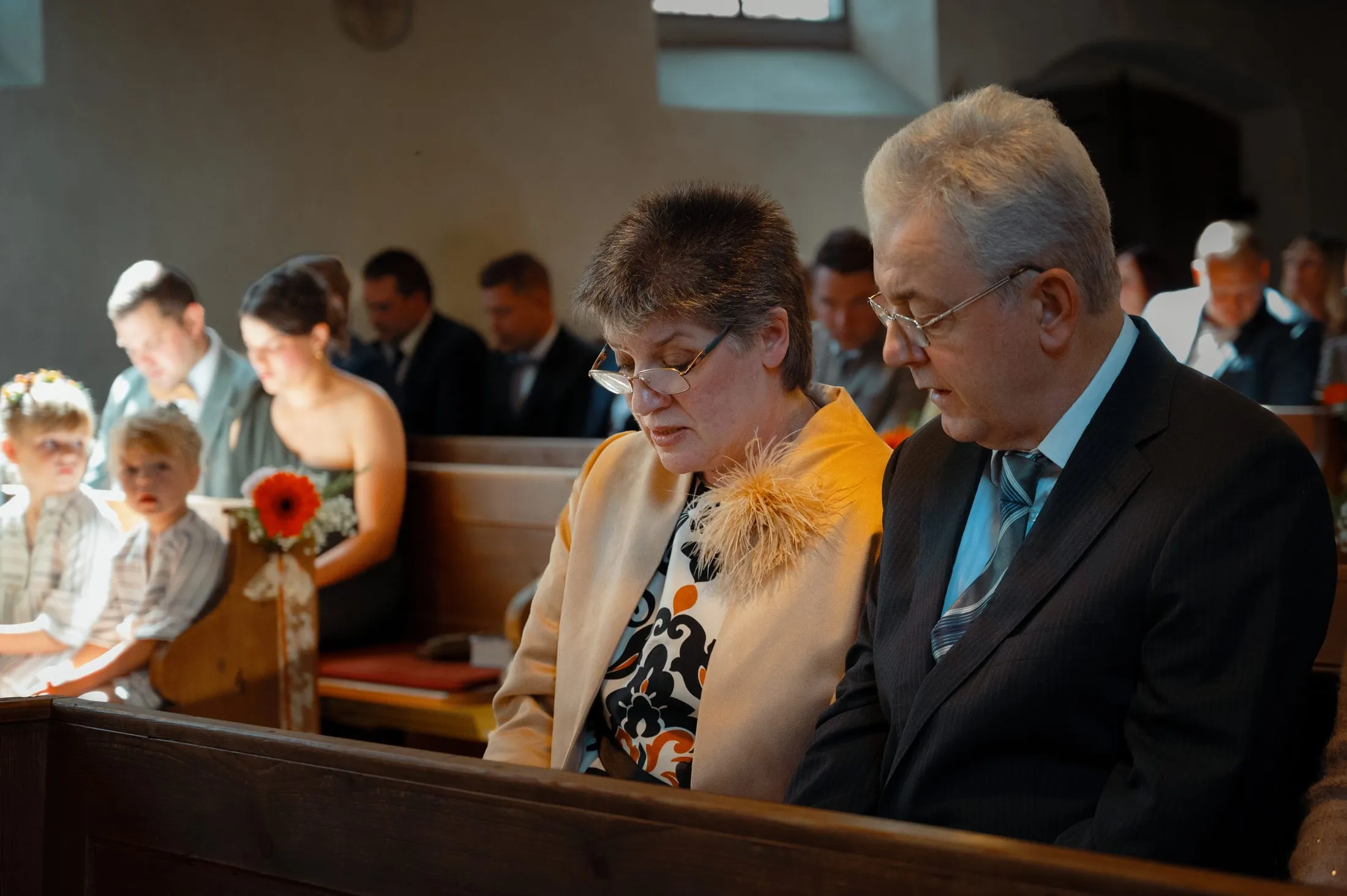 Blick in die Kirche während Lisa und Martins Trauung.