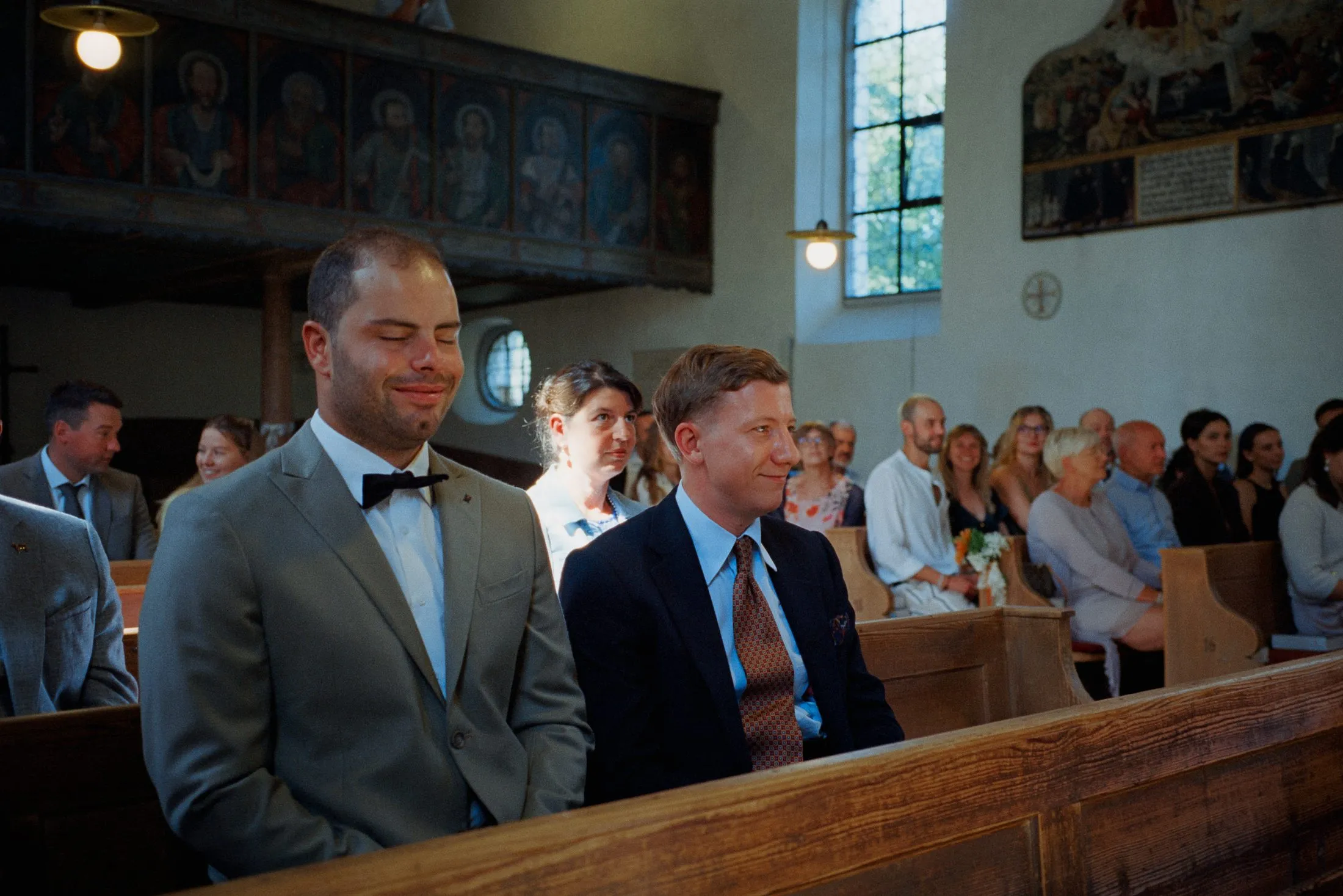 Blick in die Kirche während Lisa und Martins Trauung.