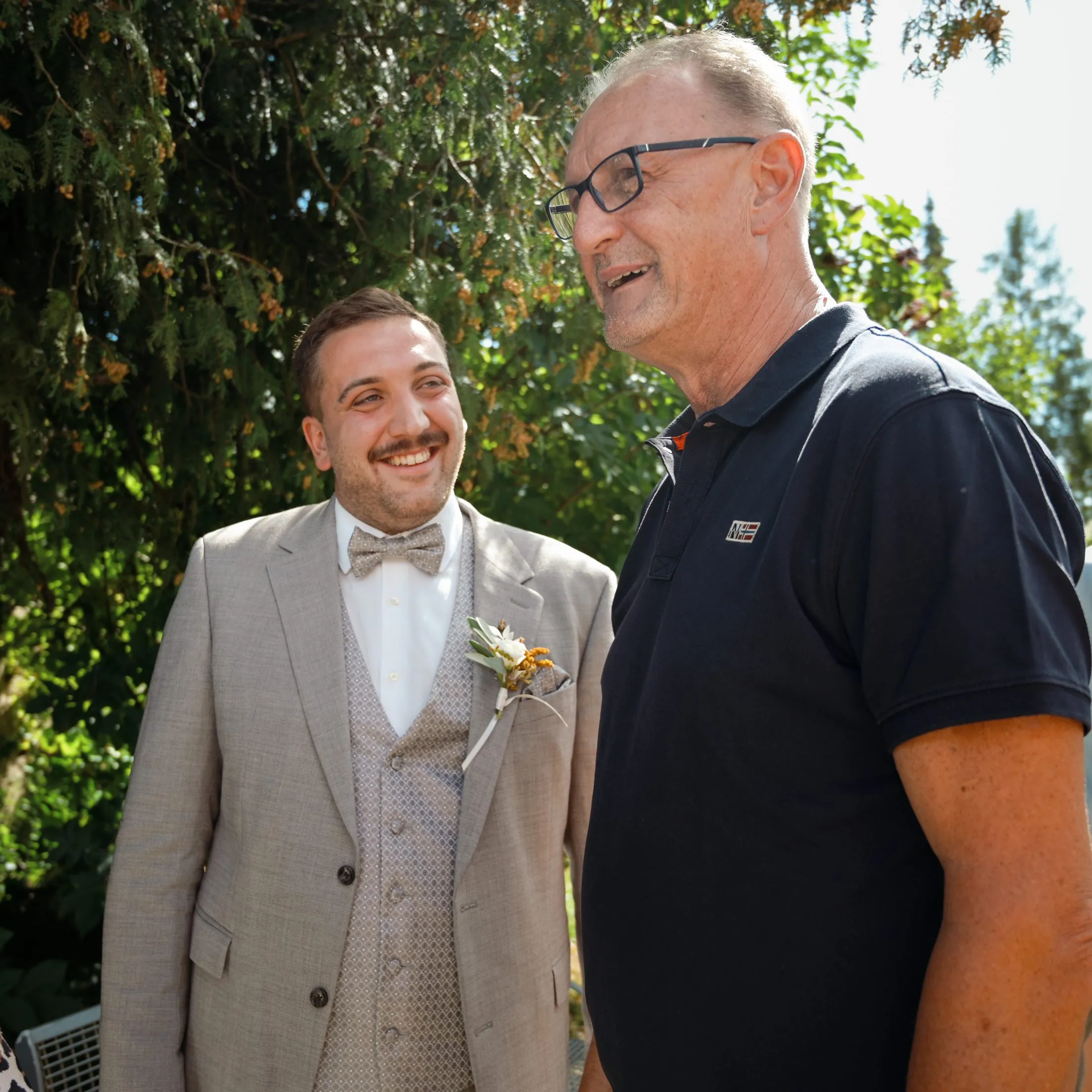 Ein Begegnungsmoment bei Lisa und Martins Hochzeit.