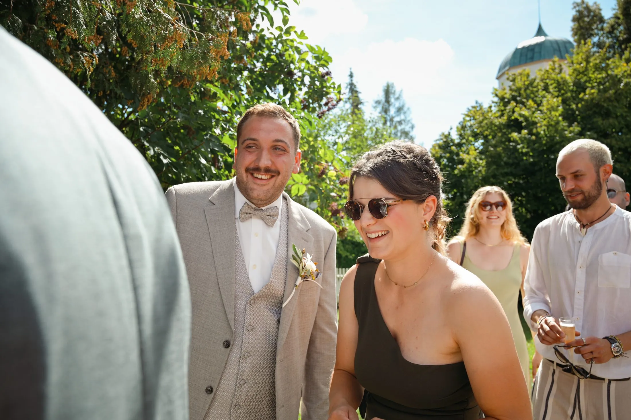 Ein Begegnungsmoment bei Lisa und Martins Hochzeit.