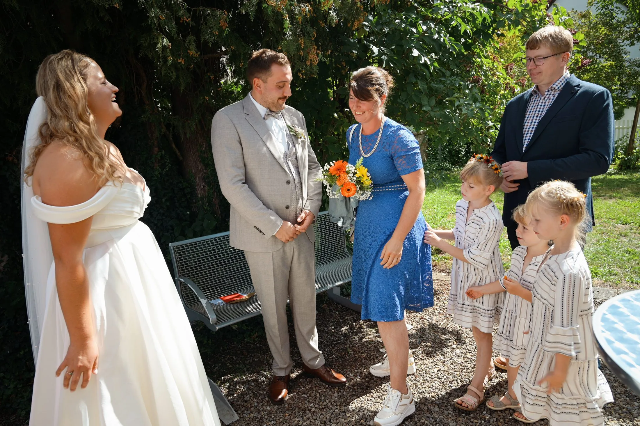 Ein Begegnungsmoment bei Lisa und Martins Hochzeit.