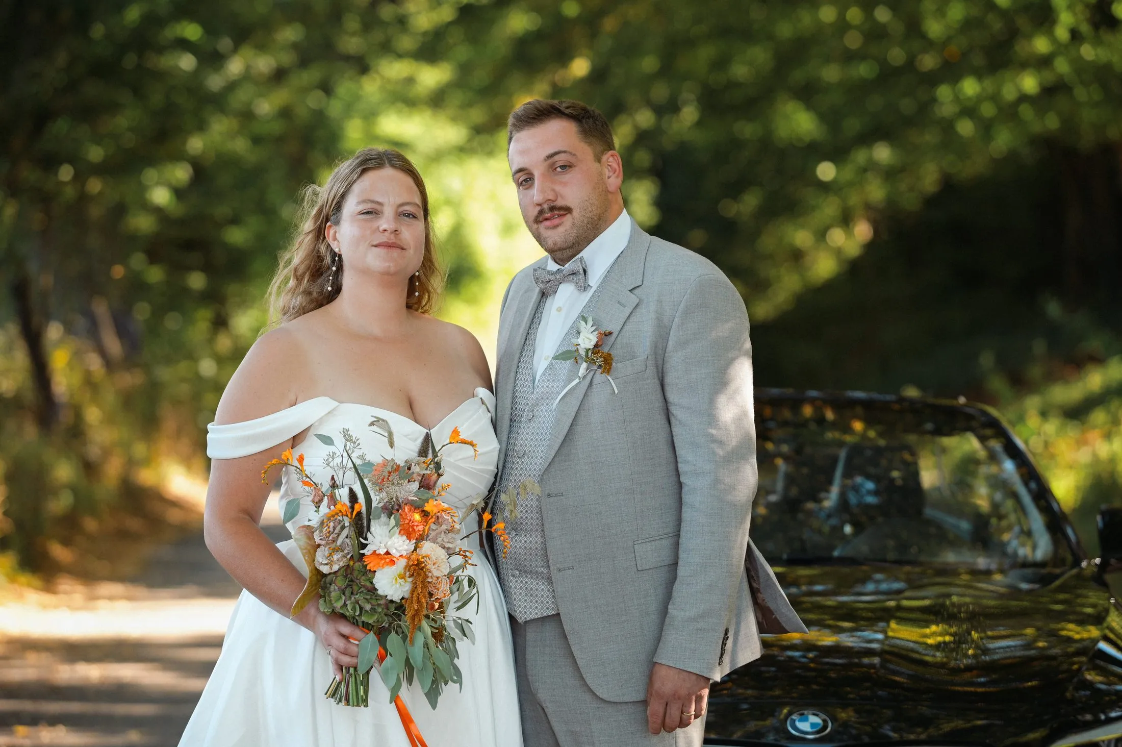 Ein ruhiger Moment von Lisa und Martin nach der Trauung.