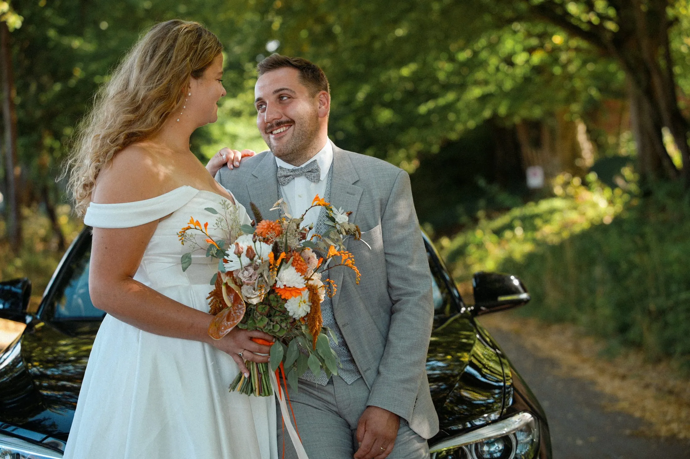 Ein ruhiger Moment von Lisa und Martin nach der Trauung.